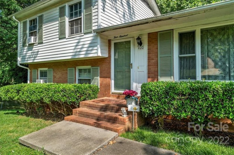 Property image 2 at 400 Short Hills Drive, Charlotte, NC 28217