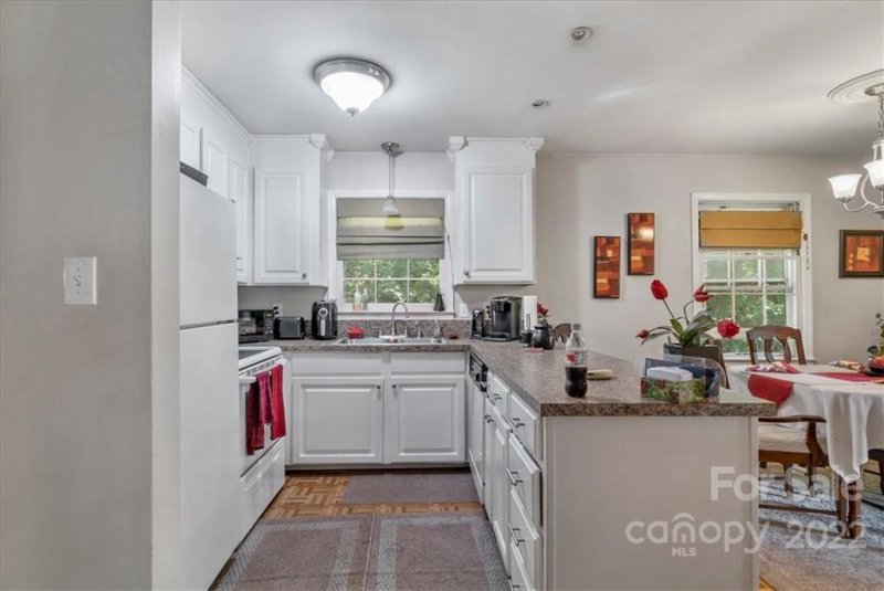 Property image 3 at 400 Short Hills Drive, Charlotte, NC 28217