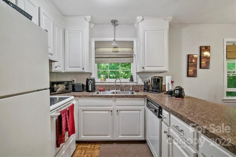 Property image 4 at 400 Short Hills Drive, Charlotte, NC 28217