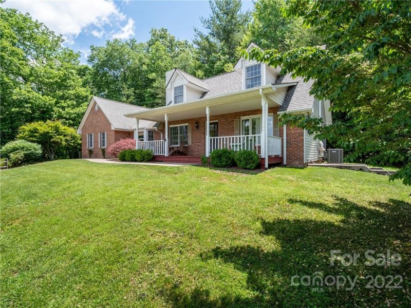 Property image 2 at 160 Kalmia Terrace Court, Hendersonville, NC 28739