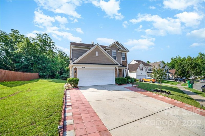 Property image 2 at 7926 Mossycup Drive, Charlotte, NC 28215