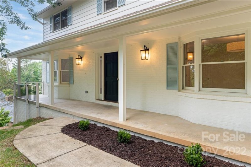 Property image 3 at 140 Sondley Parkway, Asheville, NC 28805