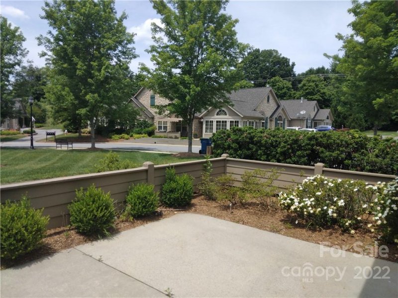 Property image 3 at 816 A Wynnshire Drive, Hickory, NC 28601