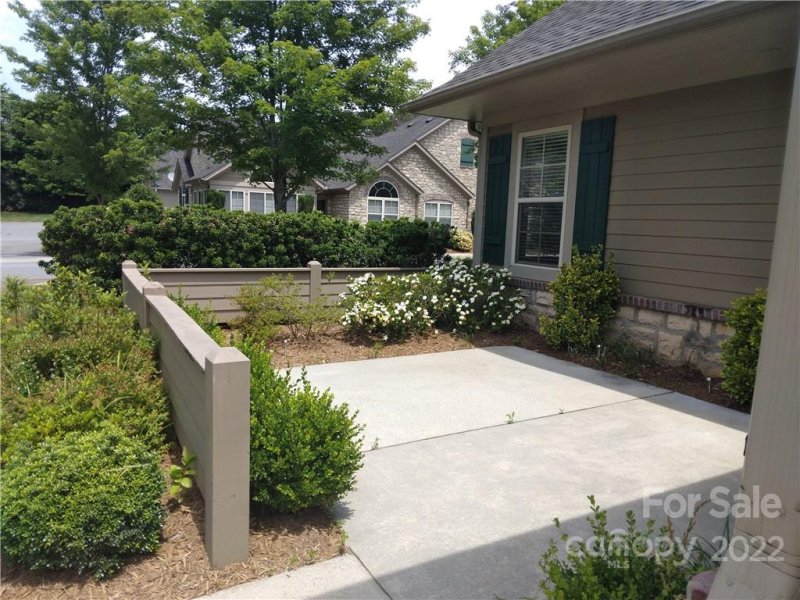 Property image 4 at 816 A Wynnshire Drive, Hickory, NC 28601