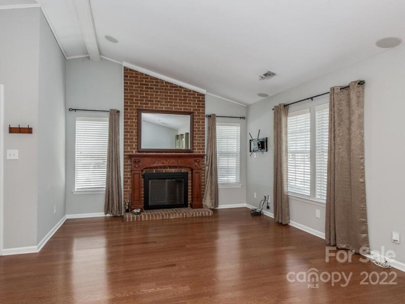 Property image 4 at 2733 Tiergarten Lane, Charlotte, NC 28210