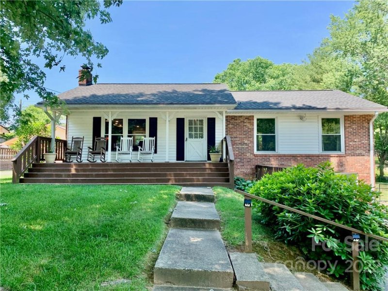 Property image 2 at 116 Summerglen Drive, Asheville, NC 28806