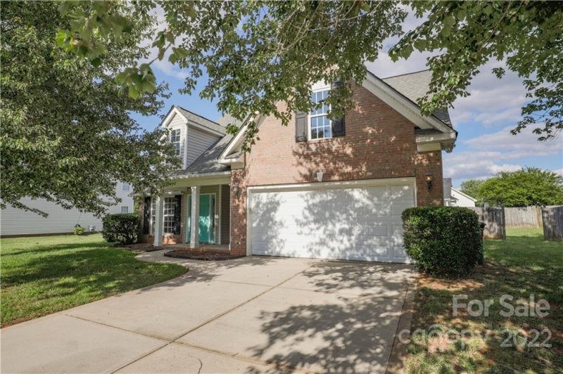 1412 Williamsburg Lane