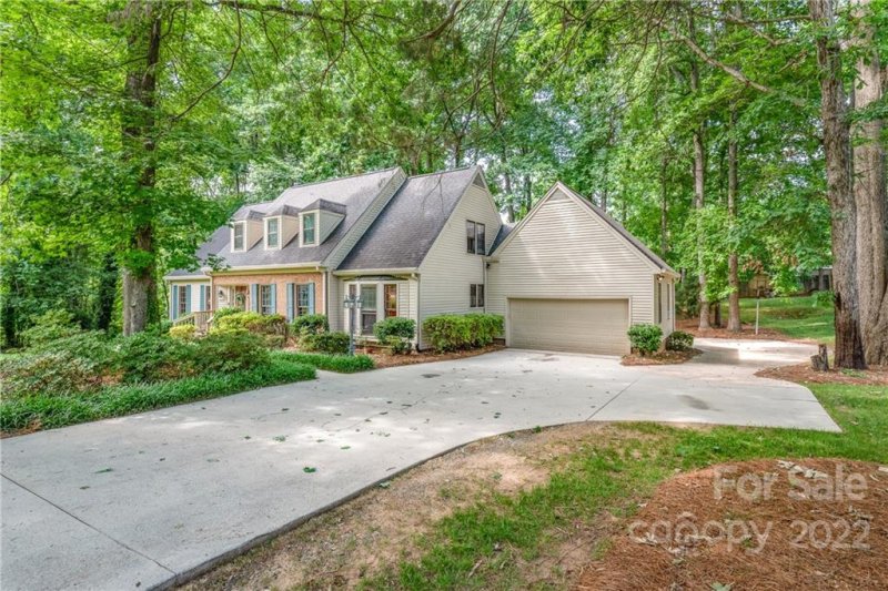 Property image 3 at 2437 Woodleigh Drive, Gastonia, NC 28056