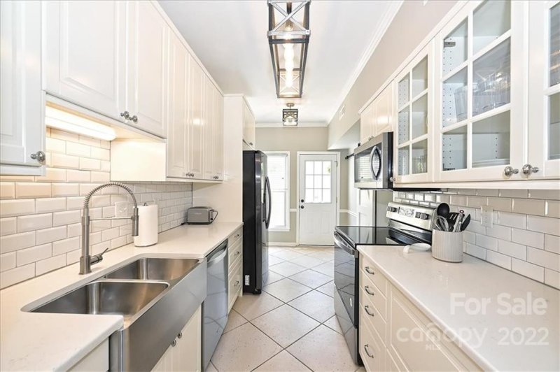 Property image 2 at 5945 Quail Hollow Road, Charlotte, NC 28210