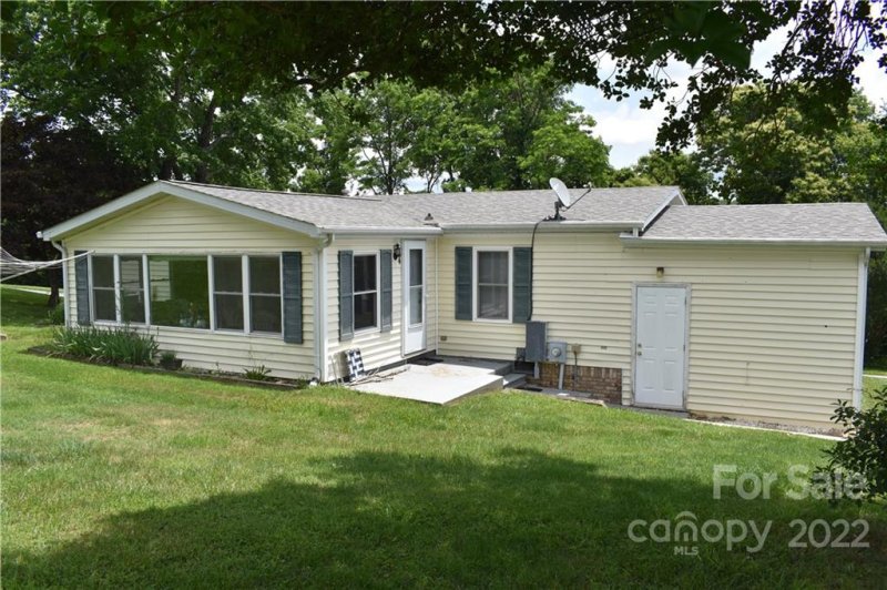 Property image 4 at 209 Cranbrook Circle, Hendersonville, NC 28792