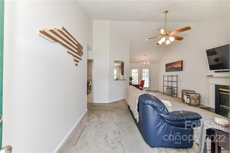 Property image 3 at 6130 Colchester Lane, Matthews, NC 28104