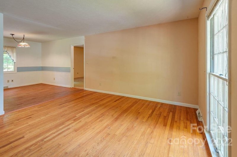 Property image 4 at 14 W Maple Drive, Asheville, NC 28805