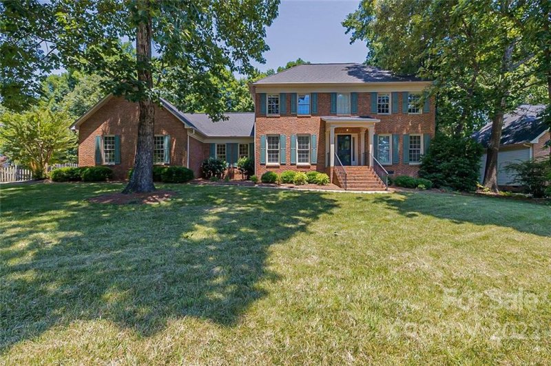 960 Hummingbird Lane