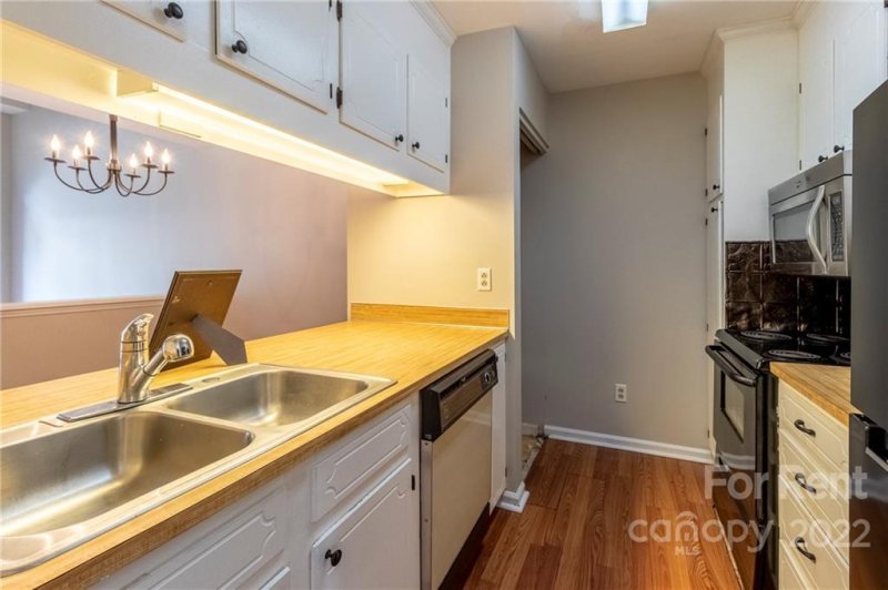 Property image 5 at 8013 Charter Oak Lane, Charlotte, NC 28226