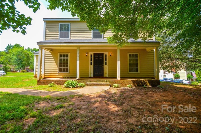 Property image 2 at 5501 Carlingford Court, Charlotte, NC 28208