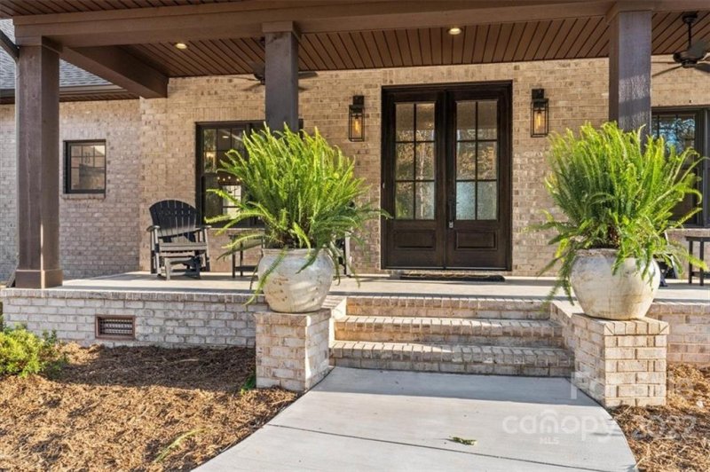 Property image 3 at 10 South Point Lane, Taylorsville, NC 28681