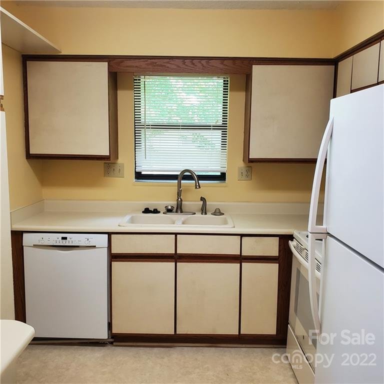 Property image 4 at 602 Abbey Circle, Asheville, NC 28805