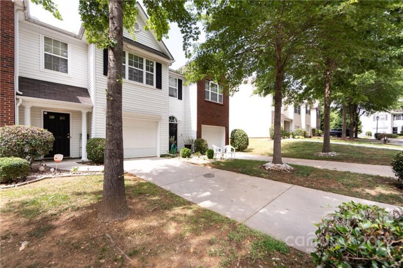 Property image 3 at 2133 Whispering Way, Charlotte, NC 28212