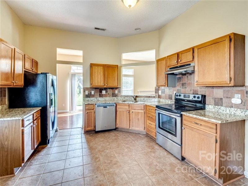 Property image 4 at 13416 Krislyn Woods Place, Charlotte, NC 28278