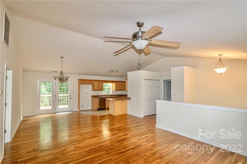 Property image 3 at 2326 39th Avenue Court, Hickory, NC 28601