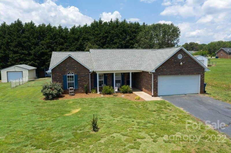 Property image 2 at 5045 Stetson Lane, Claremont, NC 28610