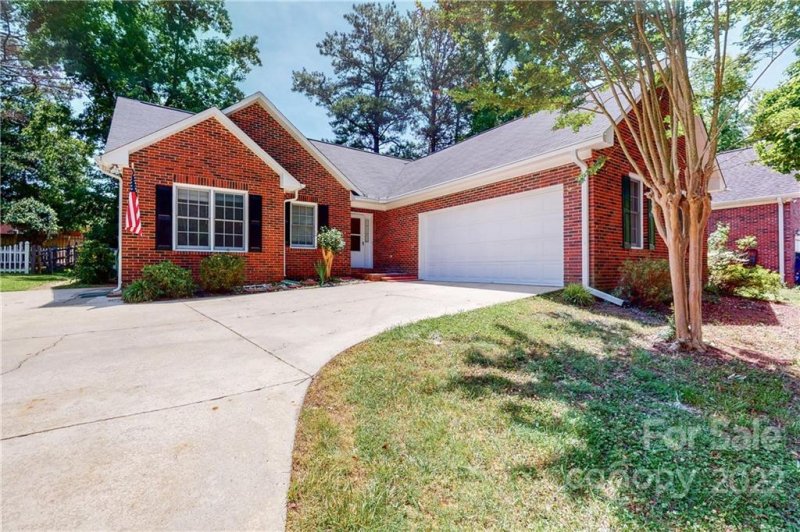 136 Ole Eastpointe Drive