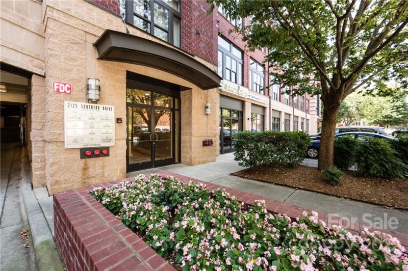 Property image 2 at 2125 South End Drive, Charlotte, NC 28203