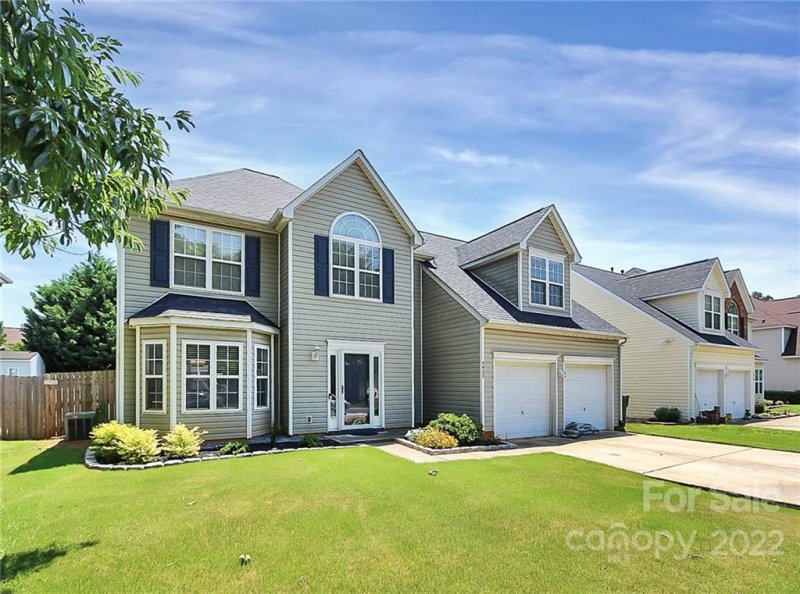 5422 Linda Vista Lane