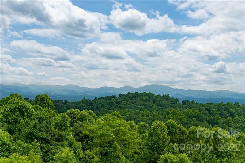Property image 3 at 203 Fleetwood Plaza, Hendersonville, NC 28739