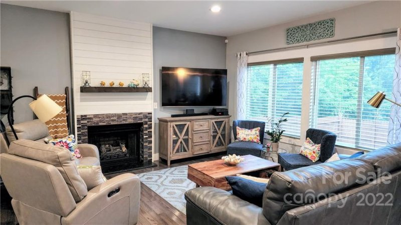 Property image 3 at 14 Alice Clement Lane, Asheville, NC 28803