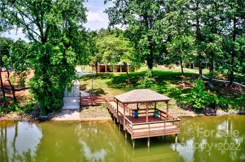 Property image 2 at 6917 Navajo Trail, Sherrills Ford, NC 28637