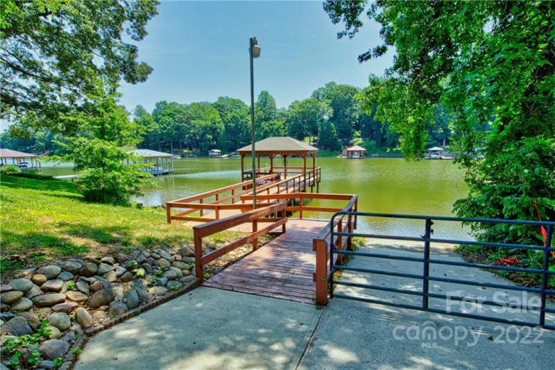 Property image 3 at 6917 Navajo Trail, Sherrills Ford, NC 28637