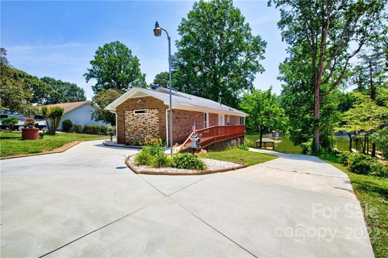 Property image 5 at 6917 Navajo Trail, Sherrills Ford, NC 28637