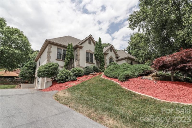 Property image 2 at 14 Round Robin Lane, Mills River, NC 29759