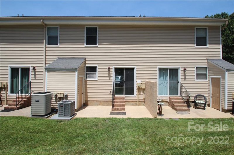 Property image 2 at 943 Surry Lane, Gastonia, NC 28054