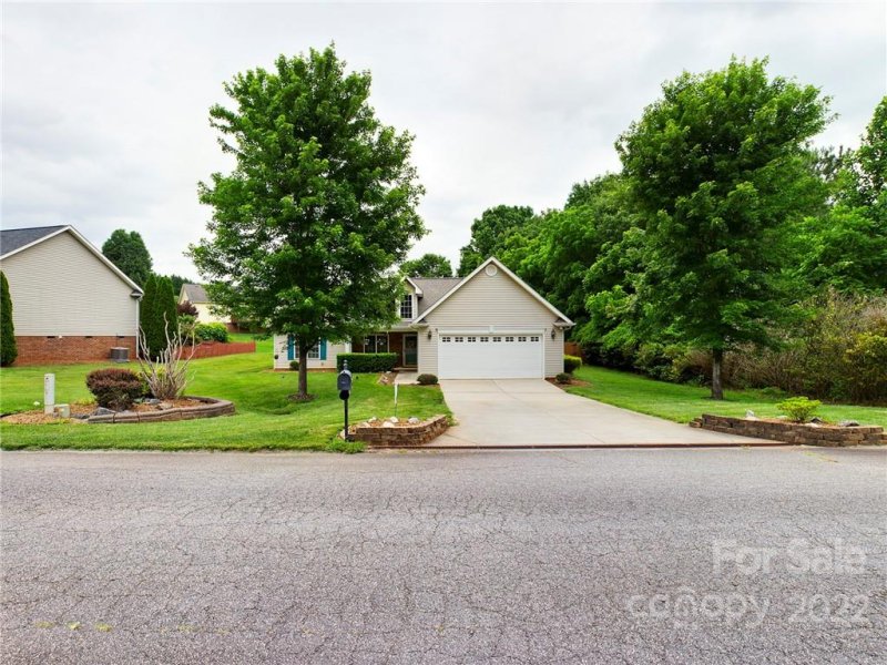 Property image 3 at 1839 Pipers Ridge Circle, Conover, NC 28613