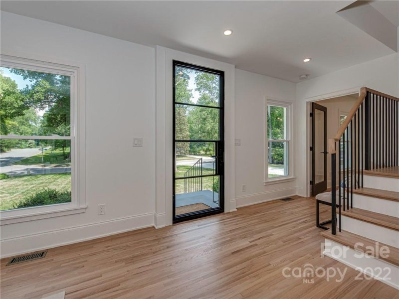 Property image 2 at 523 Robmont Road, Charlotte, NC 28270