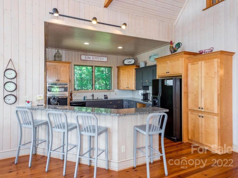 Property image 4 at 6 Songbird Court, Hendersonville, NC 28792