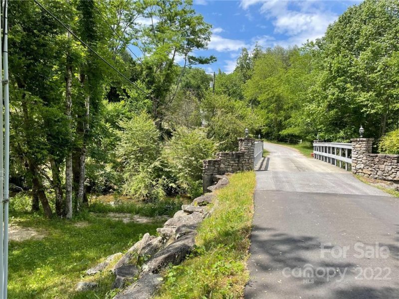 Property image 2 at 107 Twisted Birch Drive, Hendersonville, NC 28792