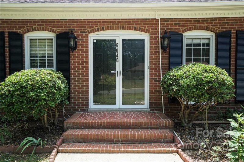 Property image 4 at 6040 Coatbridge Lane, Charlotte, NC 28212