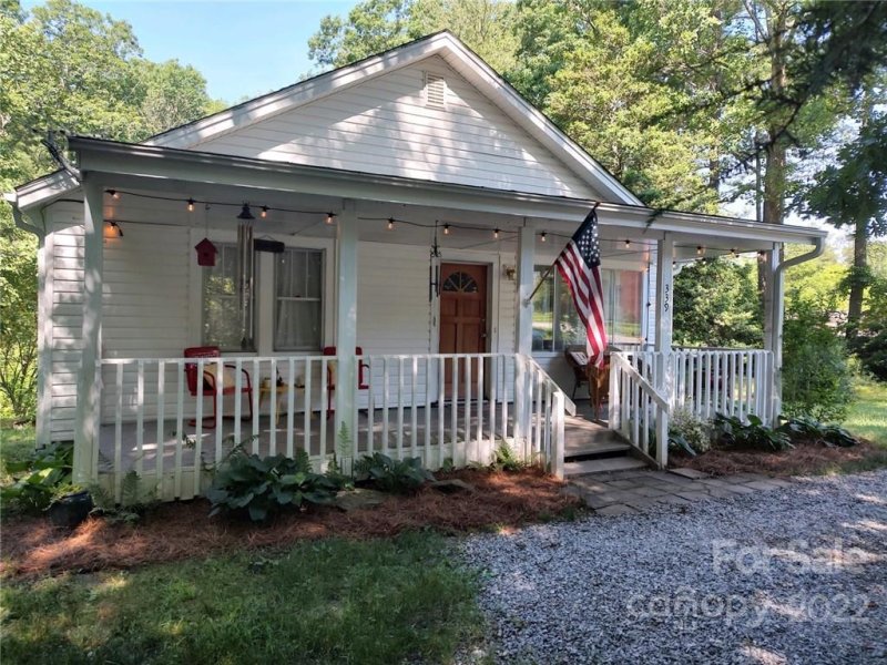 Property image 3 at 339 Cosmos Drive, Hendersonville, NC 28791
