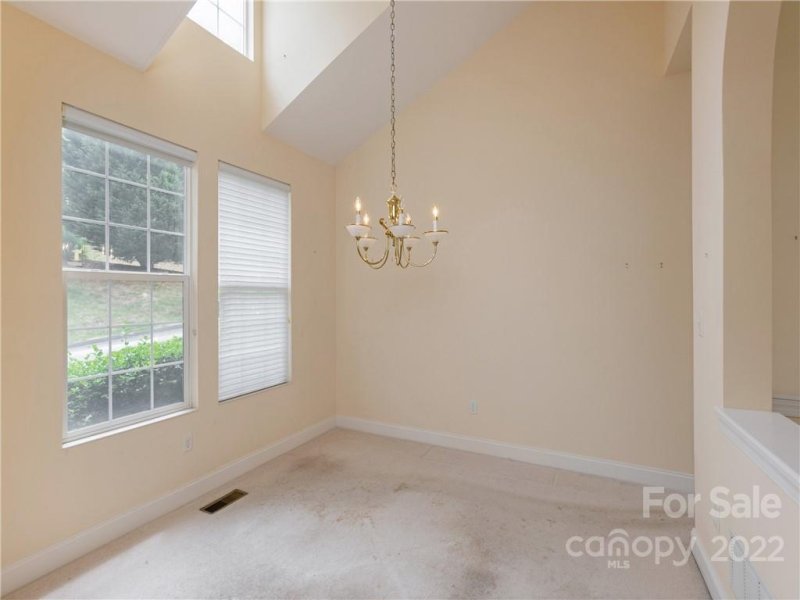 Property image 3 at 104 Petunia Lane, Asheville, NC 28803