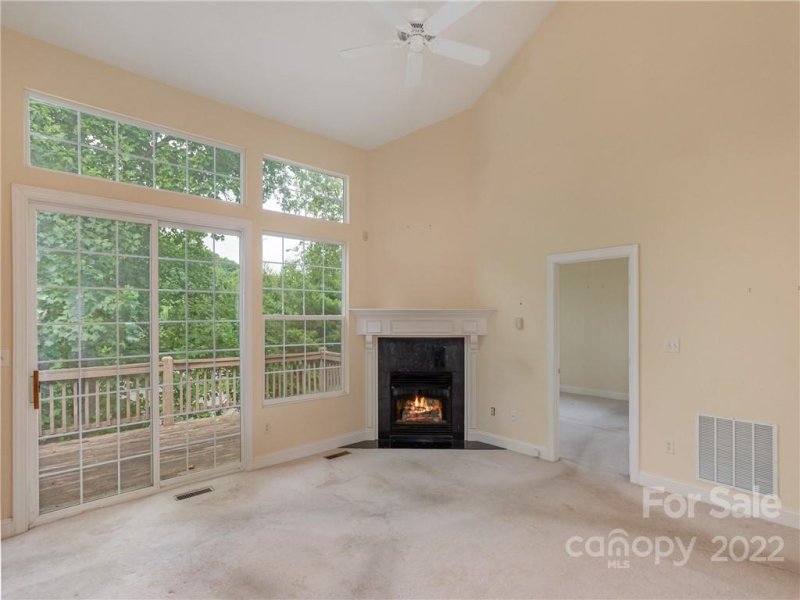 Property image 5 at 104 Petunia Lane, Asheville, NC 28803