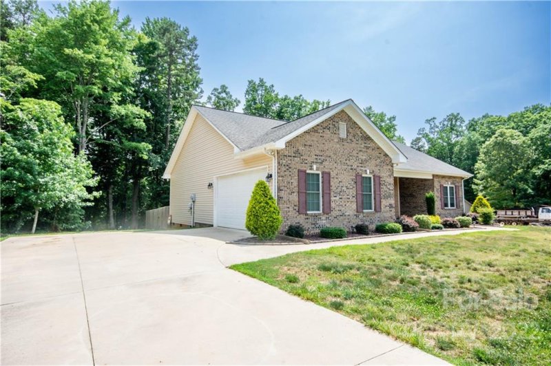 Property image 2 at 123 Spring Shore Road, Statesville, NC 28677