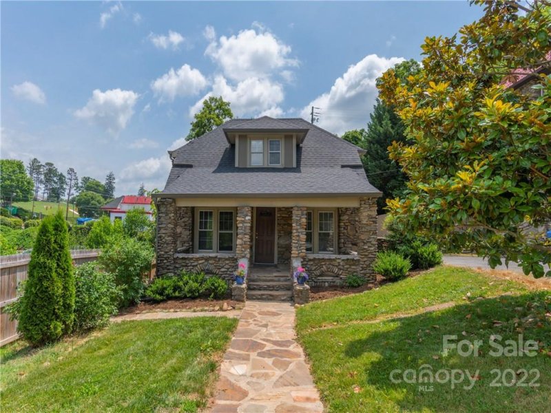 Property image 2 at 2 Oteen Park Place, Asheville, NC 28805