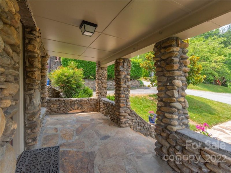 Property image 3 at 2 Oteen Park Place, Asheville, NC 28805