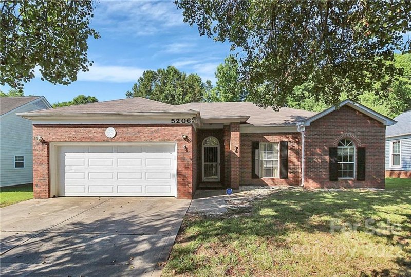 Property image 4 at 5206 Cressingham Court, Charlotte, NC 28227