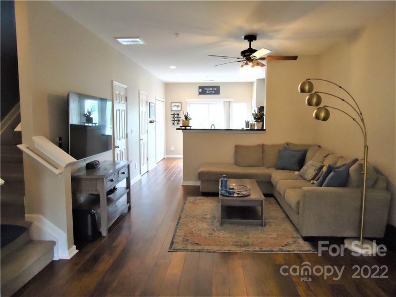 Property image 4 at 524 Donatello Avenue, Charlotte, NC 28205