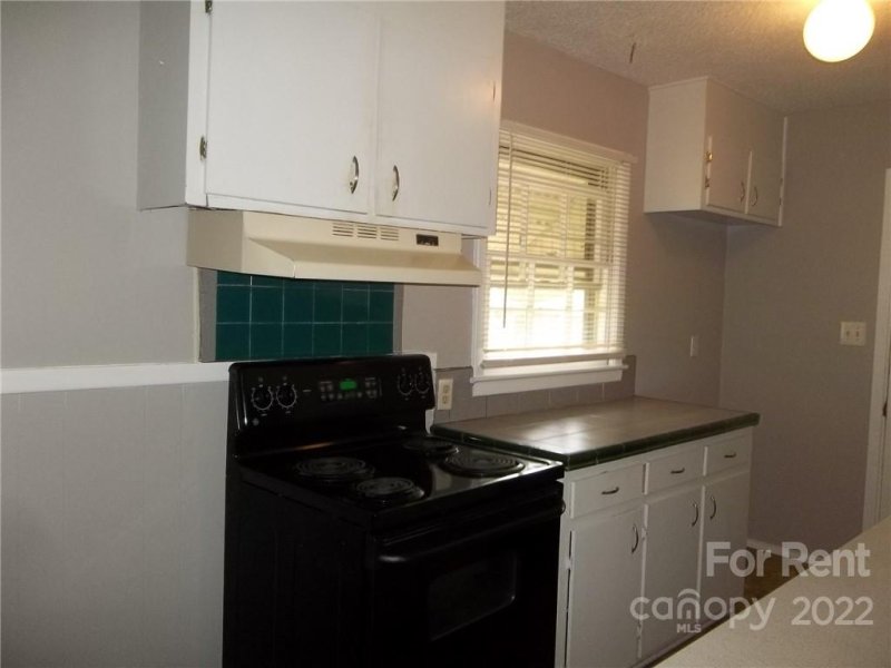 Property image 2 at 372 Leafmore Drive, Charlotte, NC 28213