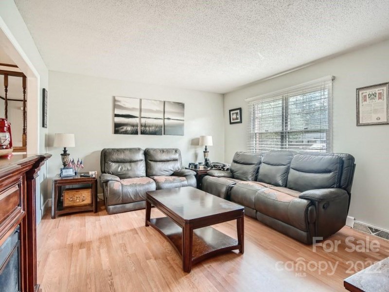 Property image 3 at 15217 Catawba Circle, Matthews, NC 28104